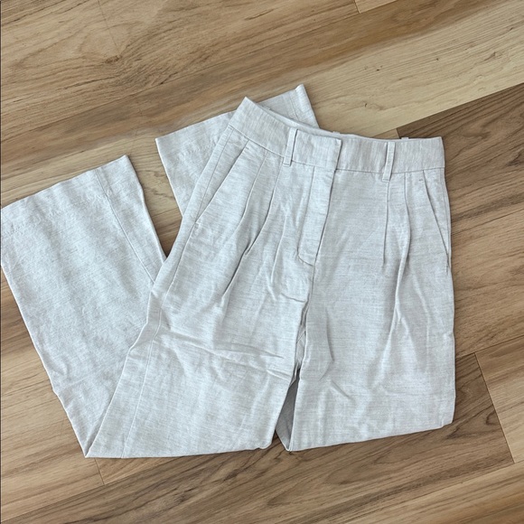 Aritzia | The Effortless Pant - CruiseLinen (Natural Ecru) - Picture 2 of 3